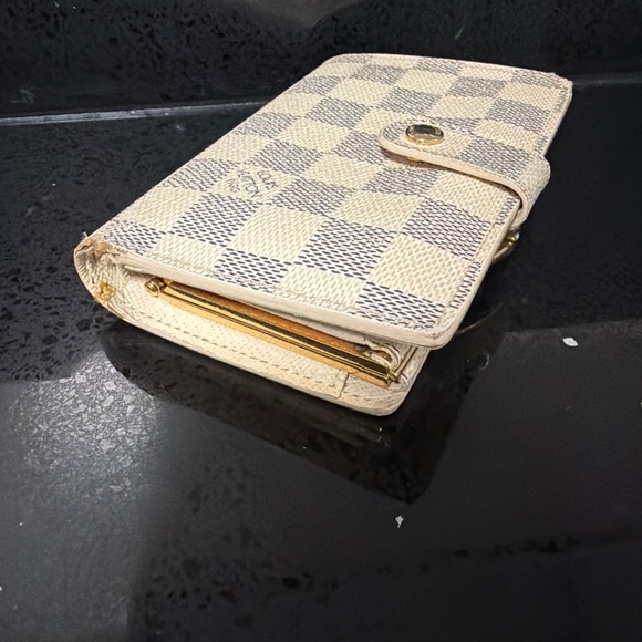 Authentic Louis Vuitton Damier Azur Kisslock Wallet - Picture 4 of 13